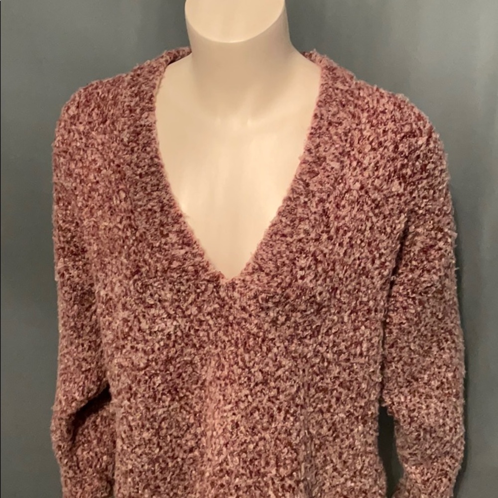 Urban Outfitters UO Oversized Fuzzy V-Neck Side Slit Sweater XS - Picture 7 of 10